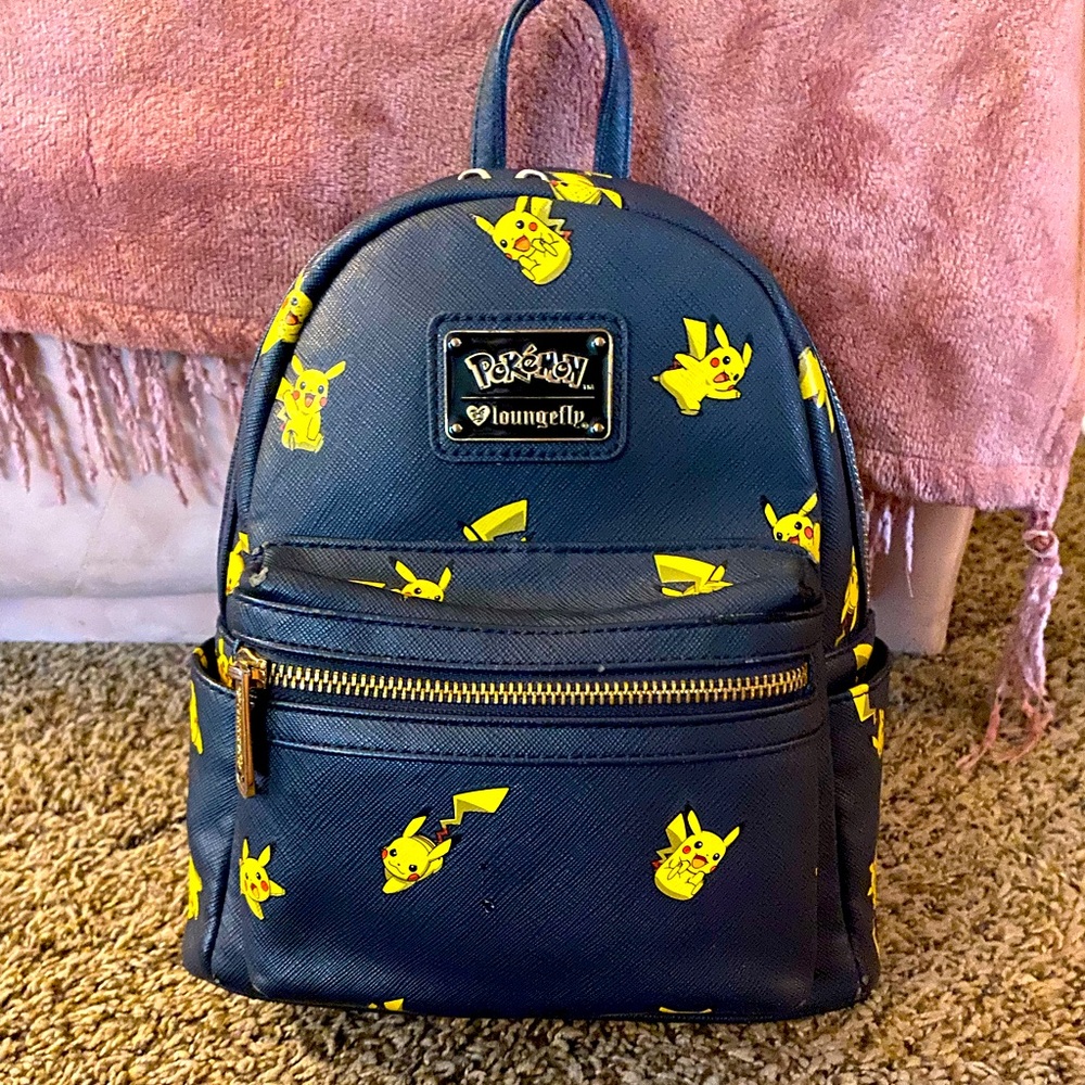 ❤️logo Pikachu loungefly bag